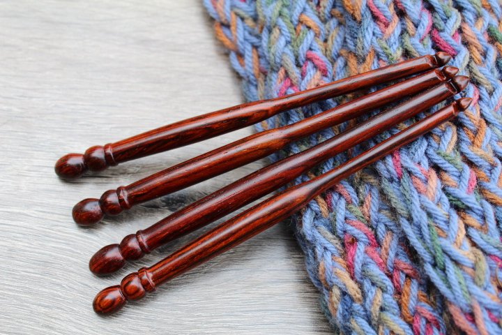 INTAJ Handmade Wooden Crochet Hook - Set of 12 Rosewood Needle Crochet  Hooks Set - Yarn Craft Knitting Needle for Chrocheting Lace Doilies Flower